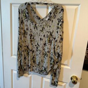 V-Neck Long Sleeve Top in Grey with Olive Floral Print